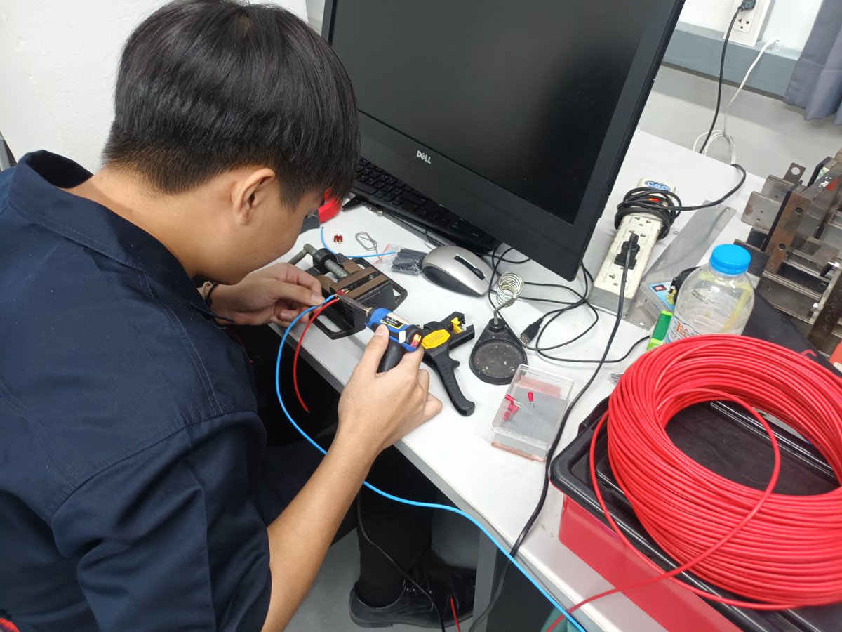 GermanThaiChamb's tweet photo. Developing critical thinking, confidence & passion to work, #GTDEE organised a workshop based on 🇩🇪standard for 🇹🇭 mechatronics apprentices batch 2023 from #E_Tech yesterday. #PartnerForDVET #GTCC #PartnerInThailand https://t.co/UgFcXRWdTa