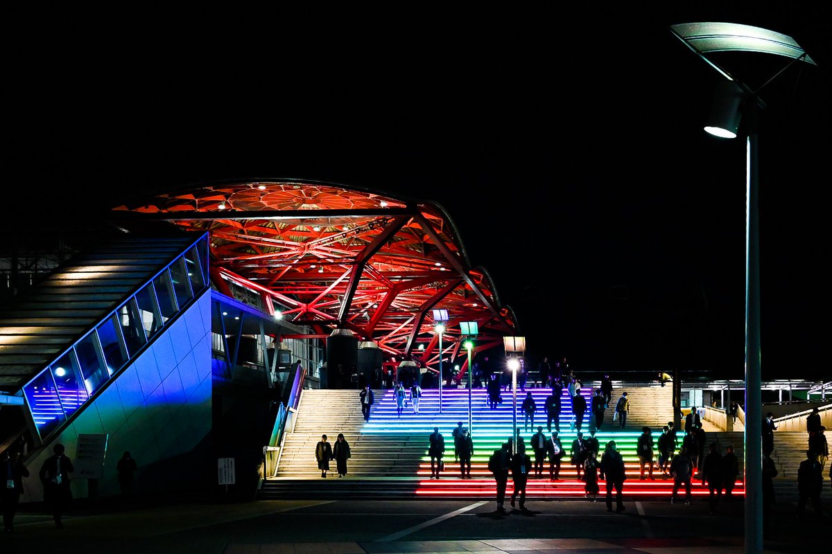 imagevision_jp's tweet image. #interbee2023 
2日目も無事に終わり、明日はあっという間に最終日です！
明日のお昼ころまではお天気が崩れるみたいなので足元にお気をつけてご来場ください(*^^*)
それにしても幕張メッセ、海浜幕張駅の夜はとても綺羅びやかでとても映えスポットですね！！