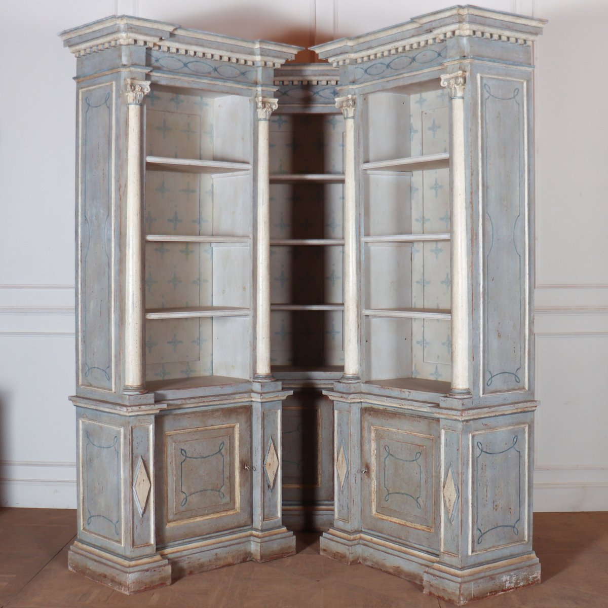 ArcadiaAntiques's tweet photo. Stunning Italian library bookcase with later paint decoration.
Price: £15,950
https://t.co/svx2Qi1zzg
#PaintedLibraryBookcase #librarybookcase #ItalianBookcases https://t.co/ntgP5ZZPgF