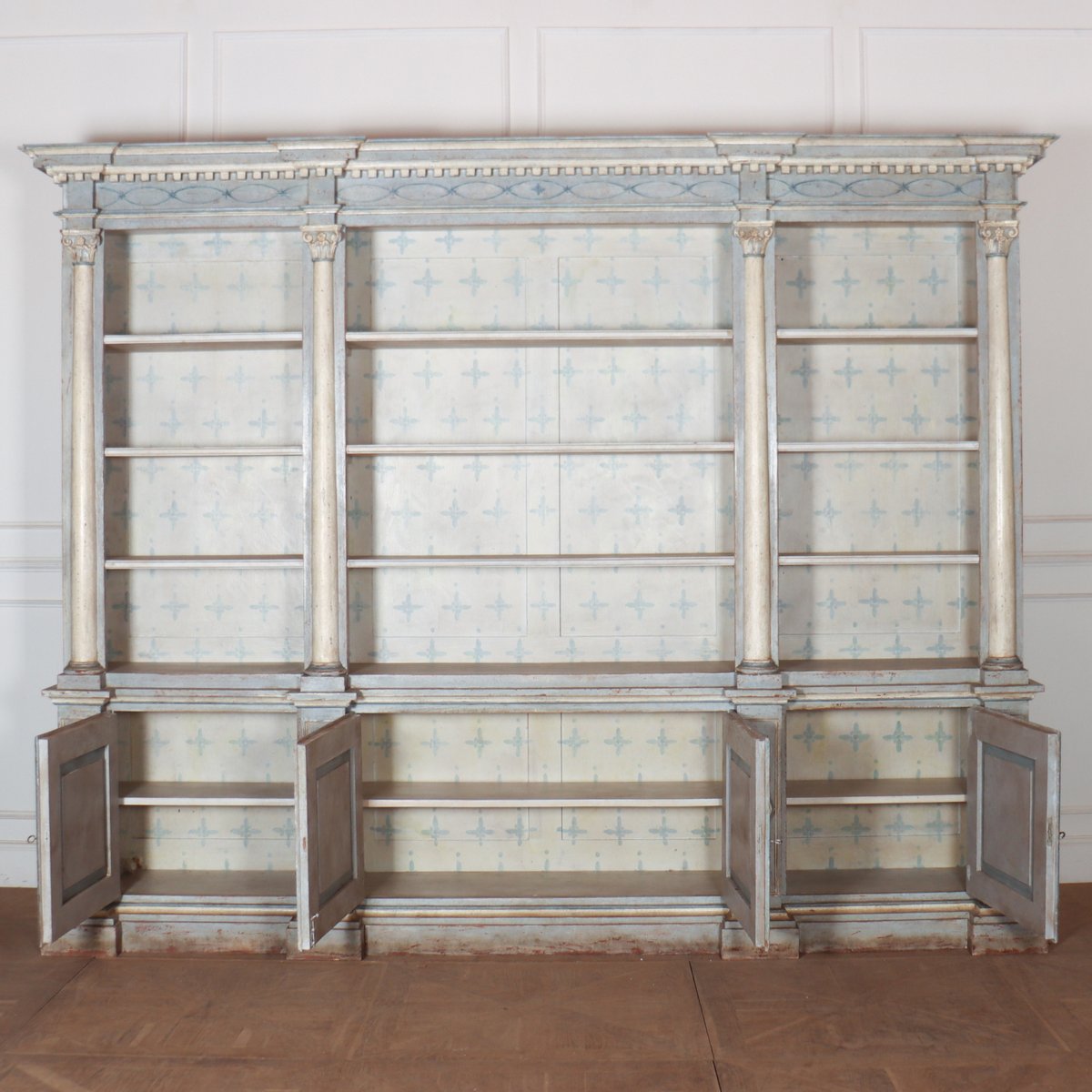 ArcadiaAntiques's tweet photo. Stunning Italian library bookcase with later paint decoration.
Price: £15,950
https://t.co/svx2Qi1zzg
#PaintedLibraryBookcase #librarybookcase #ItalianBookcases https://t.co/ntgP5ZZPgF