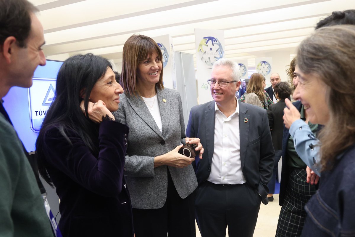 asensioji's tweet photo. Inauguramos #Feslan23, la 1ª Feria de #Empleo y Congreso de la #Economía Social, con cerca de 1500 participantes, y una oferta de 400 empleos de más de 50 empresas, que tiene lugar entre hoy y mañana en el @KursaalDonostia.
#DSSEconimíaSocial https://t.co/qxOGxqvGda