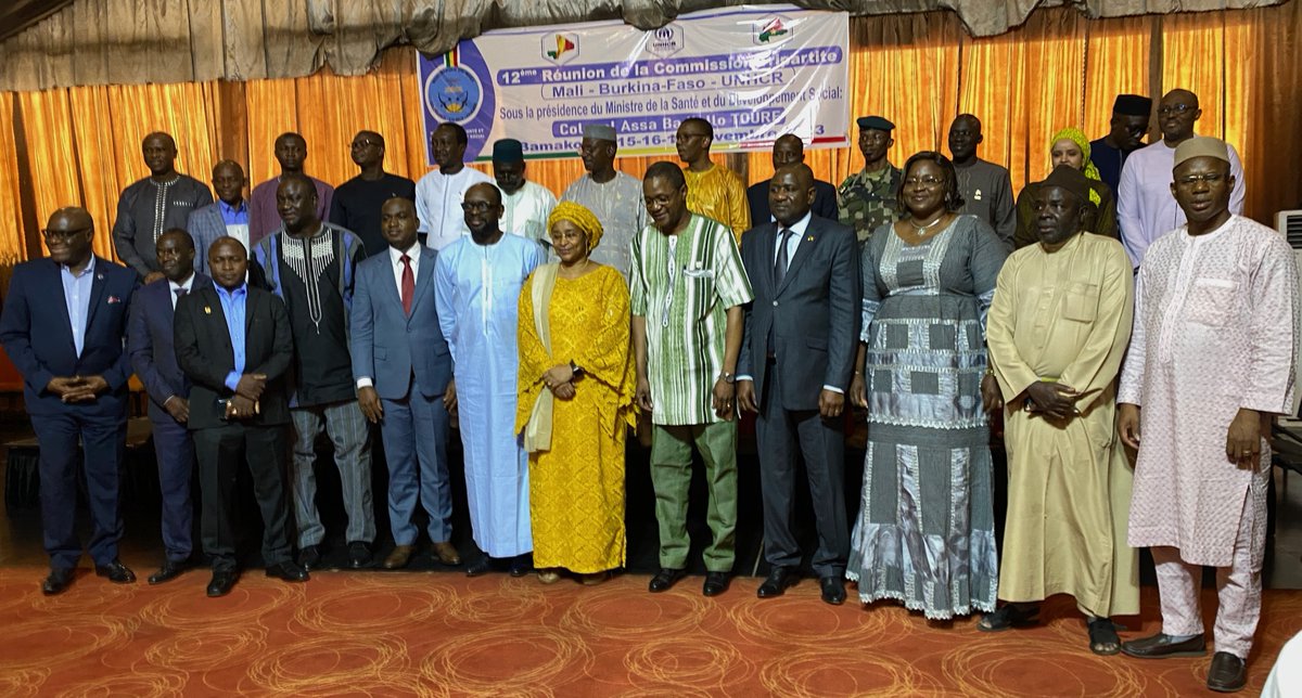 cnrapatriement's tweet photo. 🌍🤝 Réunion cruciale entre la République du Mali, le Burkina Faso et l'@UNHCRMali, présidée par Madame la Ministre. Des discussions approfondies sur la situation des #Réfugiés maliens au #BurkinaFaso et vice versa, ainsi que sur les cas de rapatriement. #Mali  #RéunionTripartite https://t.co/MRon88auwj