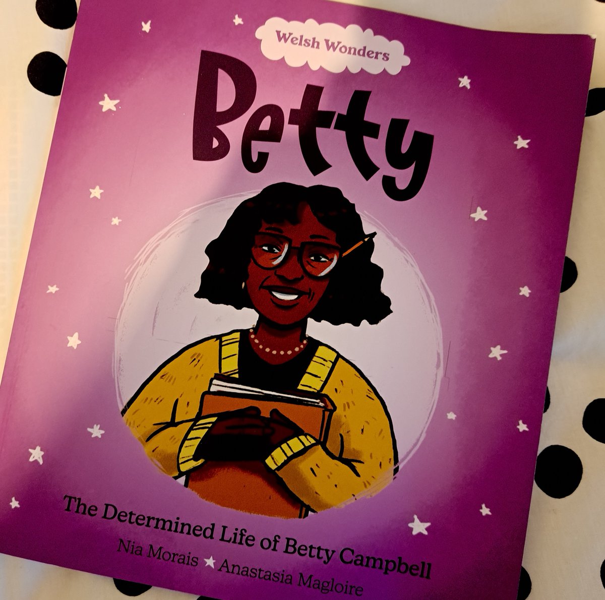 𝐖𝐡𝐚𝐭 𝐰𝐞'𝐫𝐞 𝐫𝐞𝐚𝐝𝐢𝐧𝐠... 📖
The Determined Life of Betty Campbell (by @nia_llin) Read about Betty's valuable contribution to our culture in this wonderfully illustrated children's book. #BettyCampbell #WelshWonders #books #earlyyears #storytelling #TigerBay #Cardiff