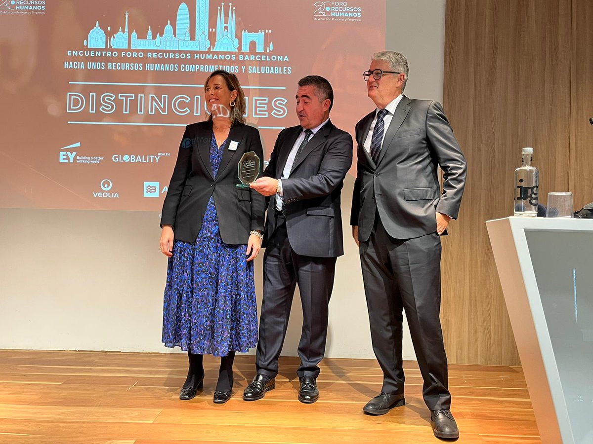 Asepeyo's tweet photo. 🏆 ¡¡¡Acabamos de recibir la Distinción '20 Años Foro Recursos Humanos' Barcelona!!!  

Según @ForoRRHH, es un reconocimiento por nuestra labor interna y externa hacia las empresas, "con un claro compromiso con lo saludable y la salud ante plantillas diversas “. #empresasaludable https://t.co/UWFEHIFA2o