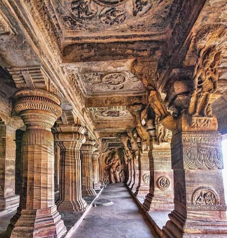 pruthuviya's tweet photo. Right side entrance hallway carving from Badami Cave Temple 🛕 Ancient India 🇮🇳 

#badamicaves #badamicavetemples #india #ancientindia https://t.co/IgrhvD73nS