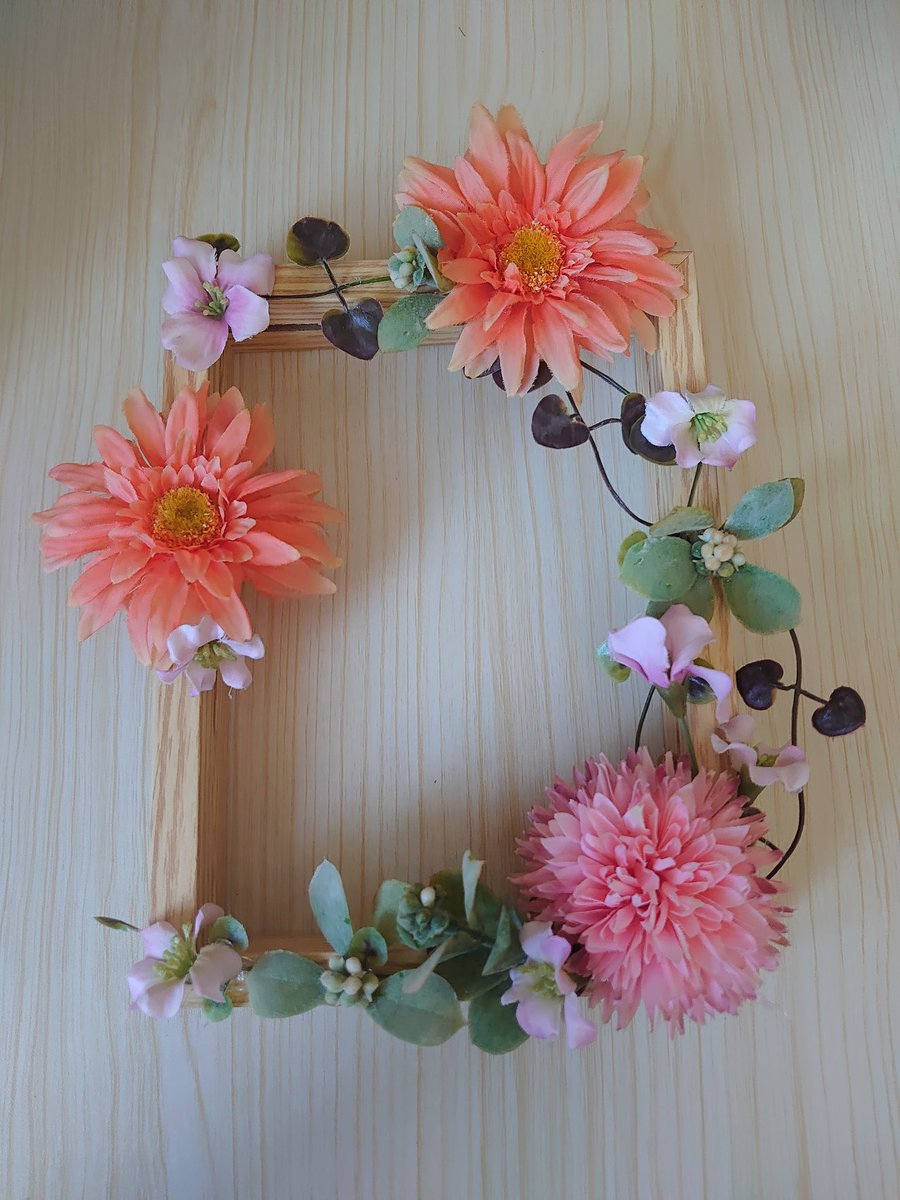 utageinfo's tweet photo. 誕生日プレゼントとして
フォトフレームを作った😆 https://t.co/HkFPddCpAU
