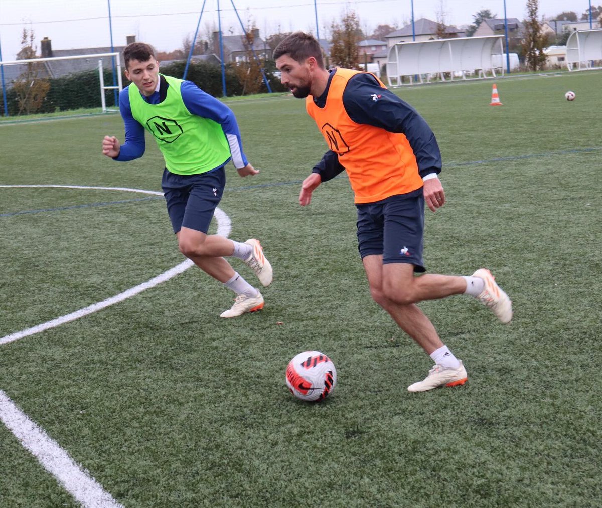 USAvrMSM_Off's tweet photo. 𝘿𝙚𝙧𝙣𝙞𝙚𝙧𝙨 𝙧𝙚́𝙜𝙡𝙖𝙜𝙚𝙨 avant le déplacement au Herbiers pour le 𝟳𝙚̀𝙢𝙚 𝙩𝙤𝙪𝙧 de Coupe de France 🏆🇫🇷.

Vainqueurs du jour … 𝙇𝙚𝙨 𝙧𝙤𝙨𝙚𝙨 

#teamusamsm🔵⚪️ #usamsm #football #coupedefrance https://t.co/UamxKkqHIK