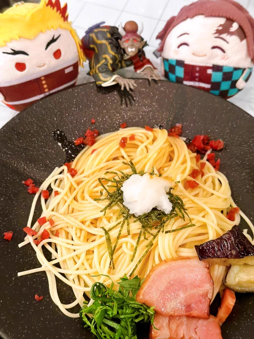 ダイニング連れてってもらいましたジジイのパスタうまい中に隠れてるジジイを探せというコンセプトだったけど、明太子のことかな?