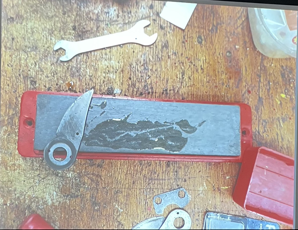 Trewithengarden's tweet image. Now onto the @felco_official section of the CPGG workshop. Care and maintenance of the best secateurs you money can buy. I’ve had my Felco no 8 since 2004 and only got them because I lost my no 2 pair (which I had from @tregothnan back in 1993) #tools #secateurs #bestmoneycanbuy