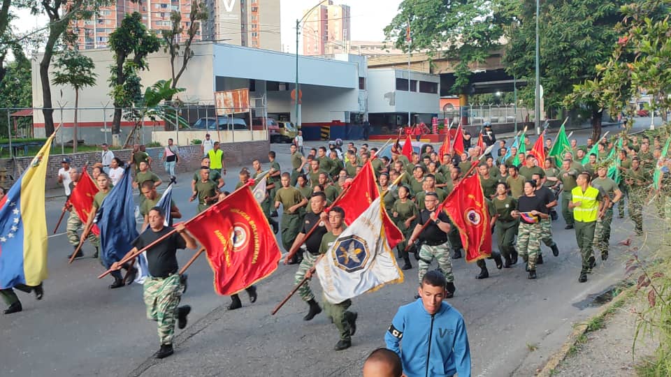 61_brigada's tweet photo. 📢 ¡Venezuela toda! 🇻🇪
Unida y cohesionada bajo la Diplomacia Bolivariana de Paz que representa al noble pueblo venezolano que no se dejará vencer.
#DefiendeElEsequibo
#CodazziPresente https://t.co/j7BJUiR9U5