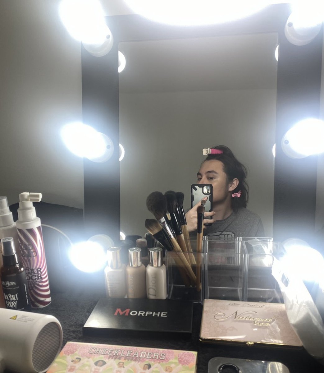 HAPPY 500K STREAMS #HMNA 💋

wala akong masabi. sa totoo lang kinabahan ako noong ni-release ko ito. unknown territory kasi siya, hindi ako nagsusulat talaga ng sensual songs hihi  tska hindi din ako sigurado kung mati-tripan siya ng mga nakikinig sakin from ‘Punas Luha’ era etc.