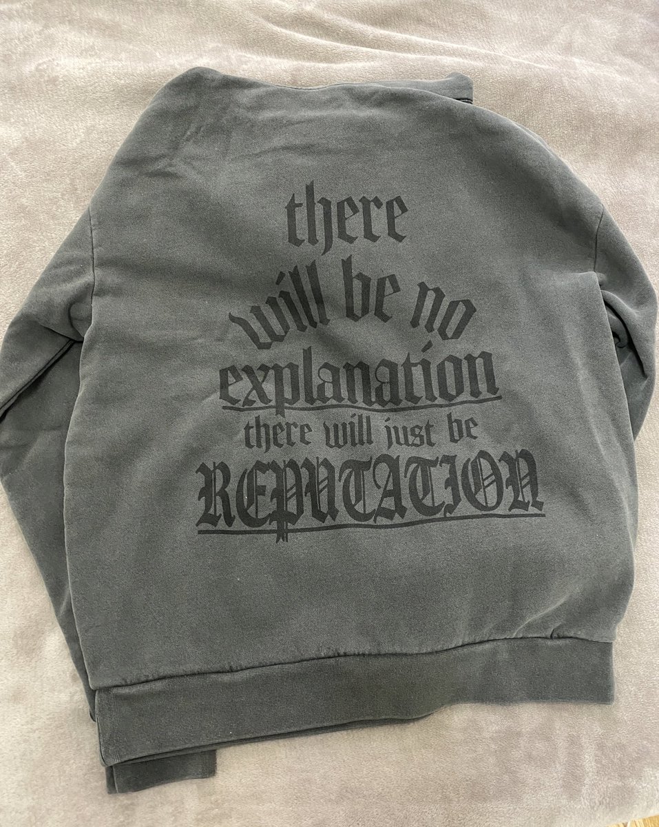 tayIorsel's tweet photo. my rep hoodie is here &amp; it’s beautiful🐍🖤 https://t.co/wBgqlswU4S