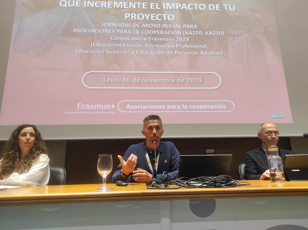 sepiegob's tweet photo. 🔹 Conectando oportunidades y personas: herramientas y plataformas complementarias.

🔹 Enseñanza y aprendizaje de lenguas en Erasmus+: el Sello Europeo de las Lenguas. https://t.co/n1UiH7vSb3