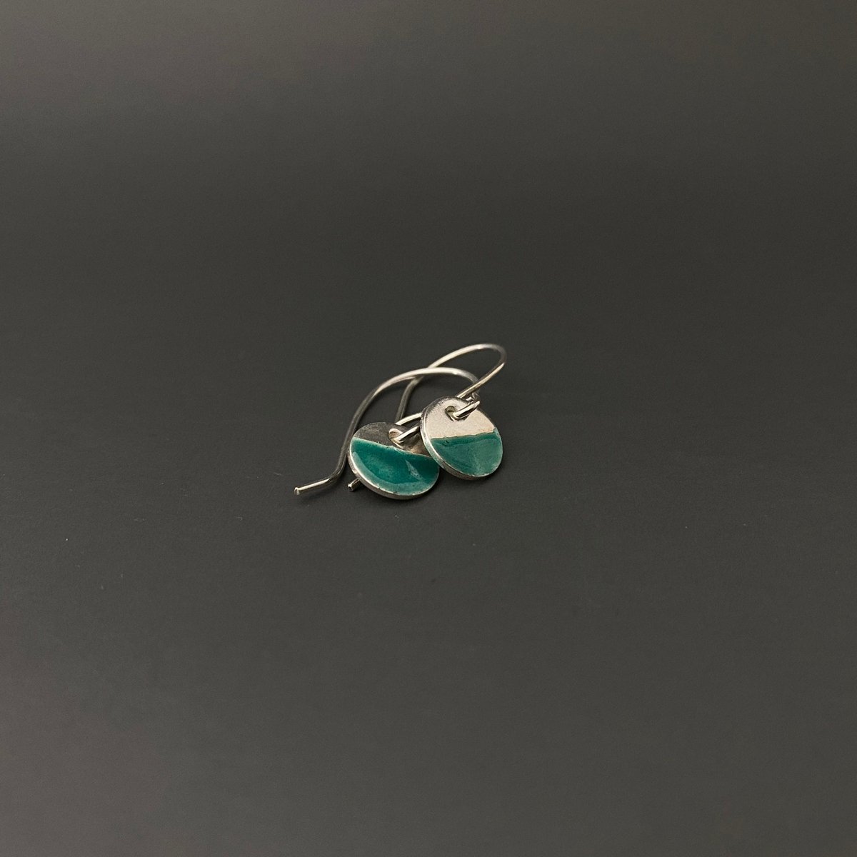 Two Tone Silver Disc Earrings - Small tuppu.net/a4318708 #inbizhour #MHHSBD #UKHashtags #giftideas ##UKGiftHour #shopsmall #HandmadeHour #bizbubble #SilverEarrings