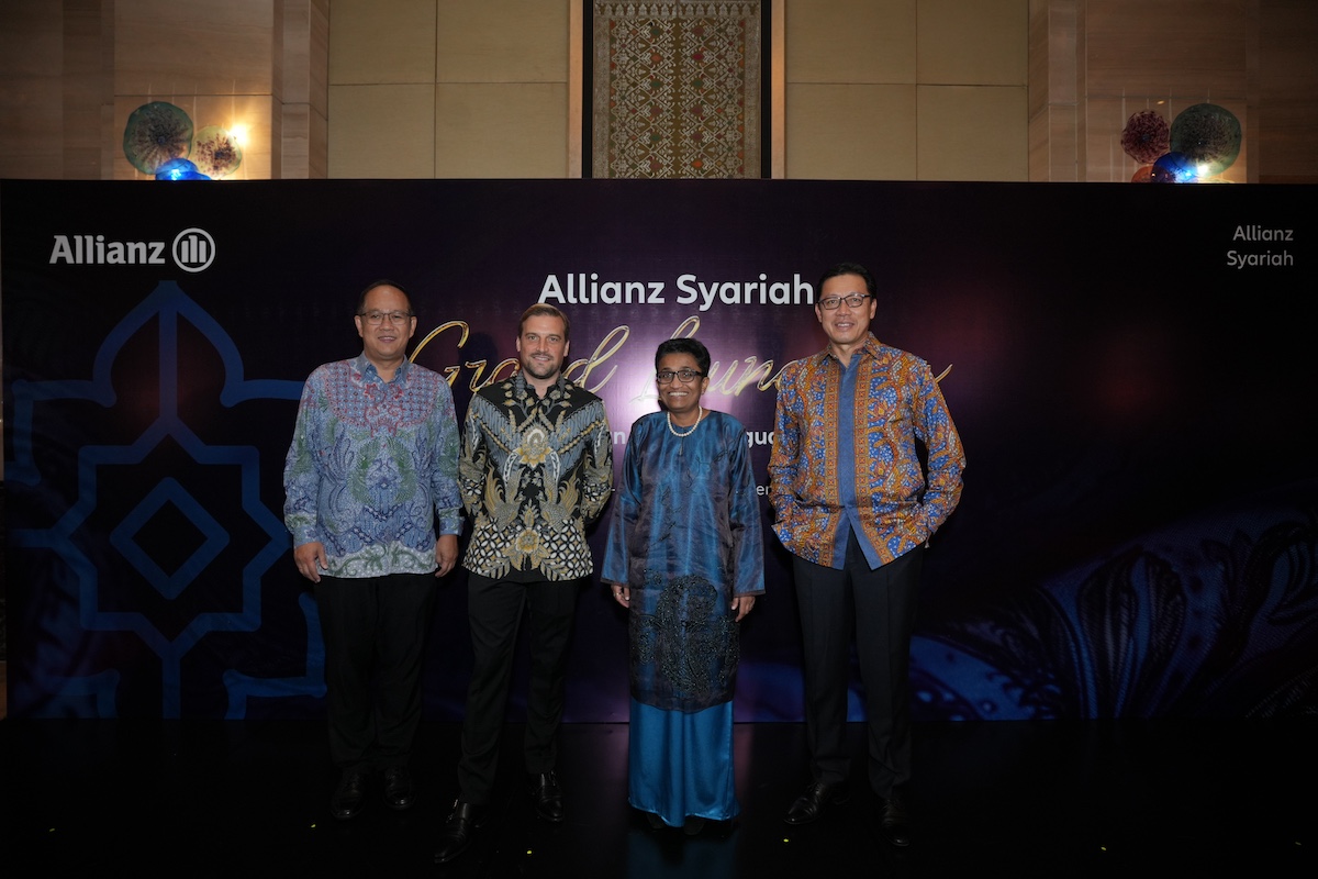 AllianzID's tweet photo. Allianz Syariah resmi diluncurkan! 🥳🎉

Hari ini, Allianz dengan bangga memperkenalkan Allianz Syariah yang siap memberikan layanan asuransi modern berkelas dunia yang memiliki nilai-nilai kebaikan Syariah dengan prinsip 'Kebaikan yang Menguatkan'. 😊 https://t.co/AVtq4nrF4Y
