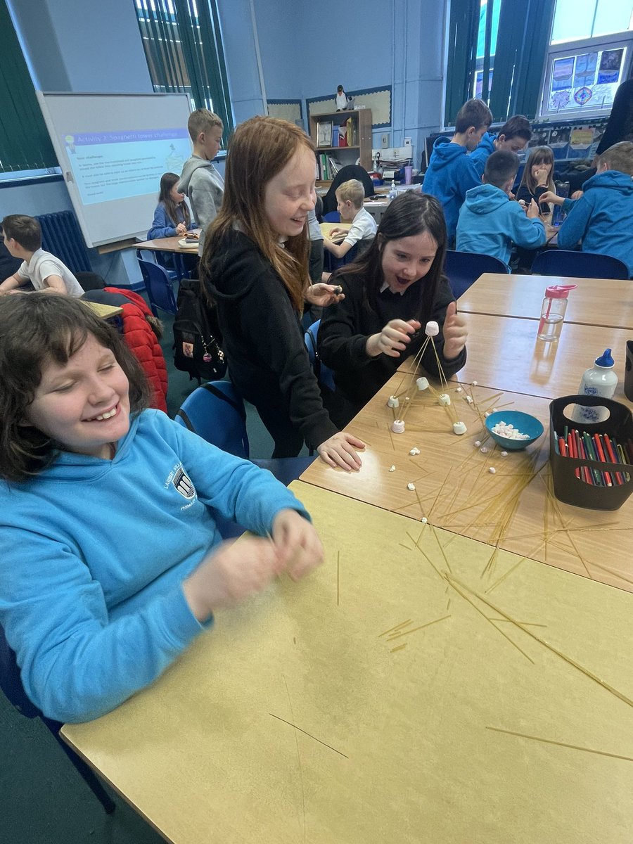 MissRankinLVPS's tweet photo. Forth Valley College Famous 4 visit yesterday- lots of engineering questions during this activity. The children had to built the tallest and strongest structure. #larbertSTEM @MissRobSTEM https://t.co/4uybLfKkIm