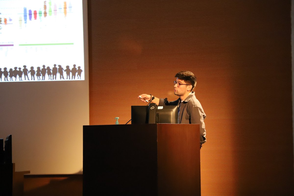 Grup Càncer de Fetge Infantil (@clog_lab) on Twitter photo Our esteemed PhD Student, Álvaro del Rio, gave a speech to baccalaureate students on "Researching liver cancer in children, a one in a million disease". We are proud of his contribution in explaining why research is so important! <a href="/GTRecerca/">IGTP</a> @iPC @KickcancerF <a href="/ContraCancerEs/">Asociación Española Contra el Cáncer</a> Our esteemed PhD Student, Álvaro del Rio, gave a speech to baccalaureate students on "Researching liver cancer in children, a one in a million disease". We are proud of his contribution in explaining why research is so important! <a href="/GTRecerca/">IGTP</a> @iPC @KickcancerF <a href="/ContraCancerEs/">Asociación Española Contra el Cáncer</a>