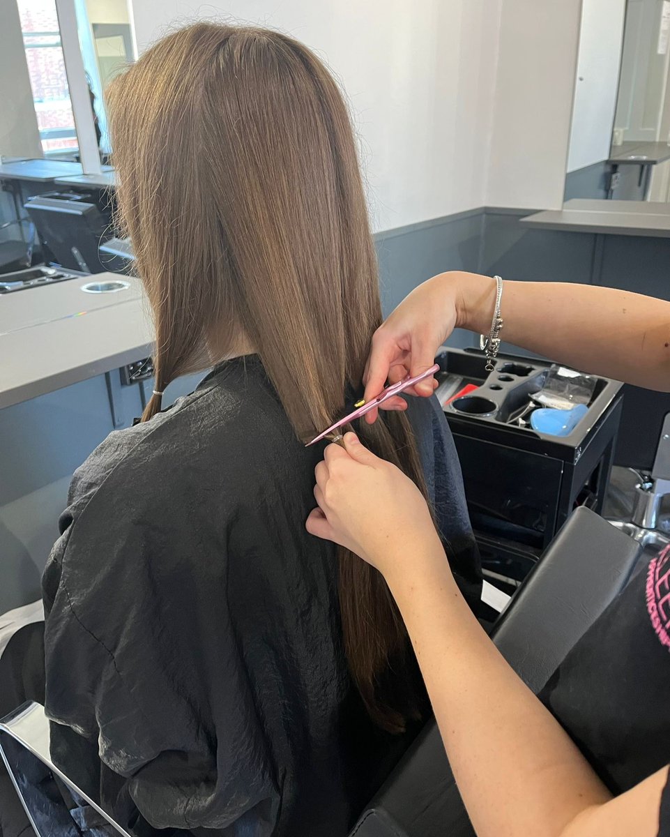 We were delighted to help our client Katie fulfil a mission!💪

Katie decided to donate her hair and raise money for the Little Princess Charity!💜

Our apprentice Faith Bryan took charge - cutting and saving the hair, and creating a brand-new look for Katie!✨

Well done all!👏