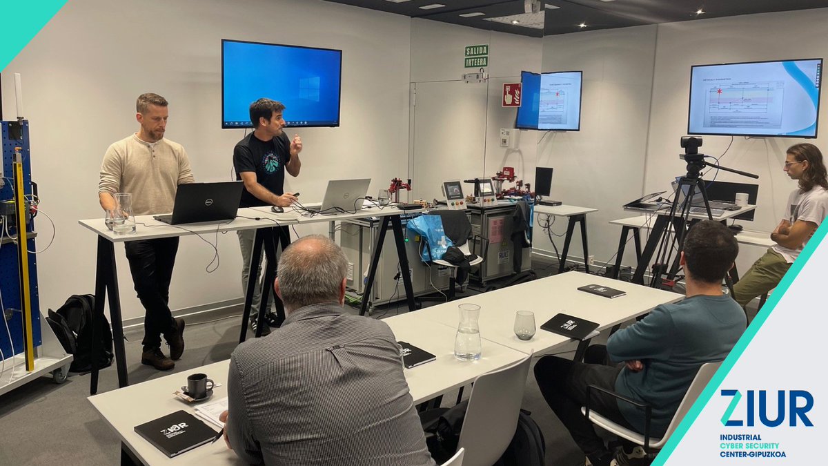 ZiurFundazioa's tweet photo. 📣Más de 40 personas han participado esta mañana en el taller #DisasterRecovery, organizado por #ZIUR con la colaboración de @Bull_Host
 
🗣Representantes de universidades, empresas y centros de formación, han aprendido a preparar la infraestructura para recuperarla ante desastre https://t.co/GW9FFJ8qaR