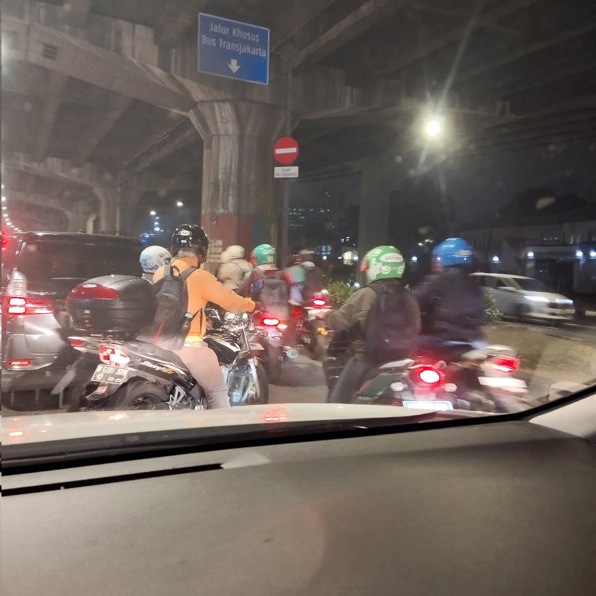 rbima's tweet photo. Langgar terus aja...@TMCPoldaMetro https://t.co/ILP0kh9YWQ