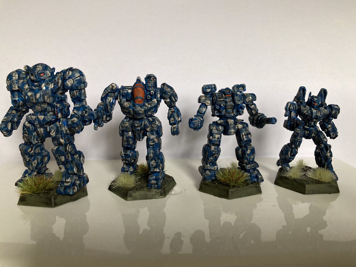 After a nearly year long hobby drought, finally picked up a paintbrush. 

Lyran Assault Lance in winter camo.  #battletech