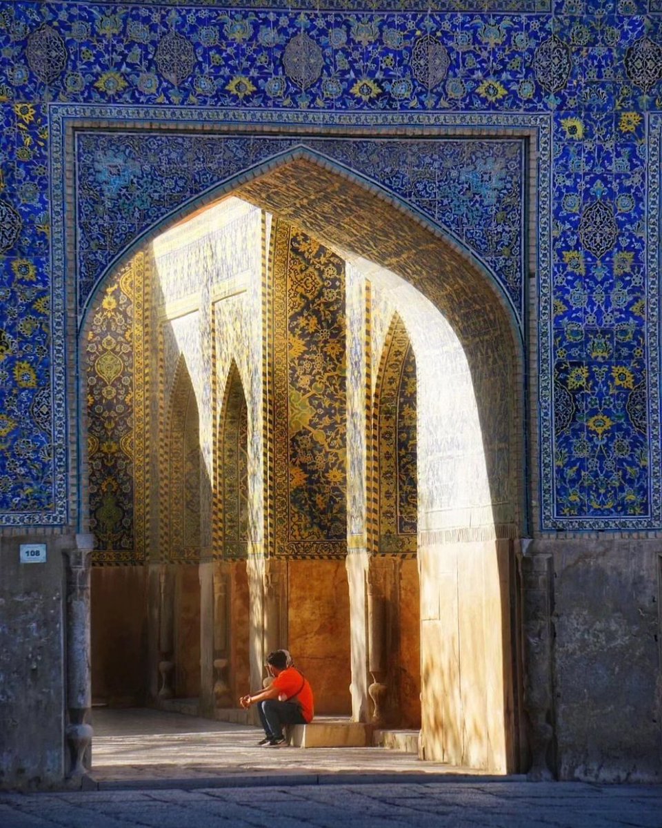 TLCINOfficial's tweet photo. Unveiling the Jewel of Isfahan: Shah Mosque's Jaw-Dropping Beauty Will Leave You Speechless! 😱✨
📸: @juggernaut1
#TLC #TLCIndia #TravelWithTLC #Architecture #MustSee #ArchitecturalWonder #Travel #Mosque #ShahMosque https://t.co/7I5pNmYLfT