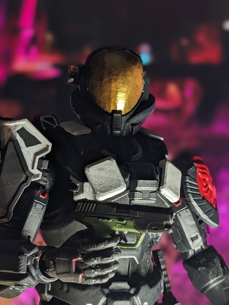 HOIDA247's tweet photo. Finished another MK 7 for someone on Etsy. Only have 3 more to go than I'll add more to the shop. I promise I got more in stock.

#halo #halocustom #halospotlight #halofigures #343industries #halophotography https://t.co/pNjlza5Z4z
