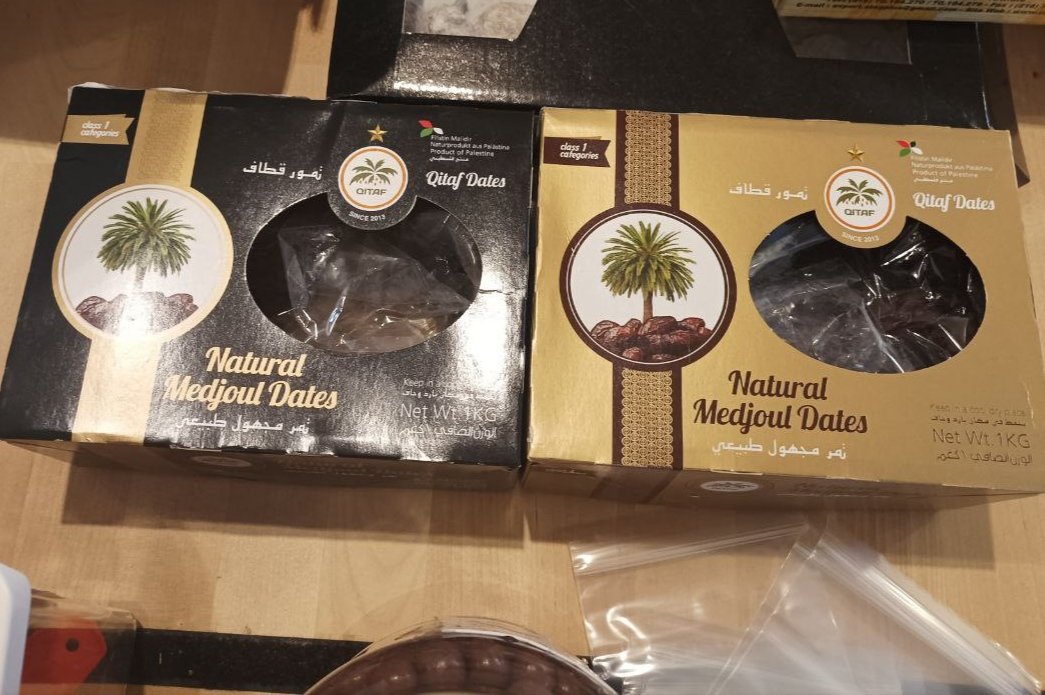 PatosoRecluta's tweet photo. Se queres mercar dátiles medjoul...non merques os producidos por @IsraelinSpanish nos territorios ocupados, podes compralos aos seus lexítimos donos e de orixepalestiniana en Compostela, en legumia #boicot #Bds #BDSMovement https://t.co/VowJkEjHXB