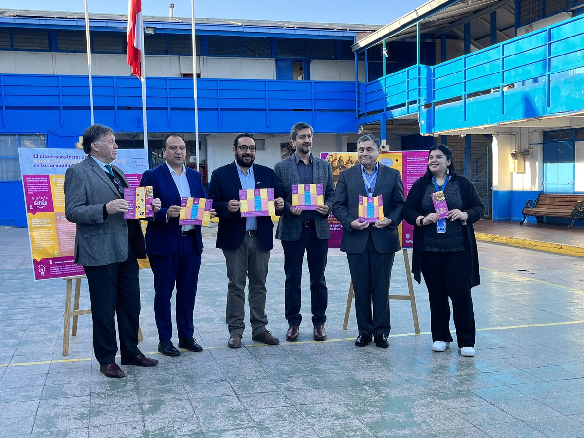 supereduc_cl's tweet photo. Esta mañana, el ministro de Educación @nico_cataldo junto al superintendente Mauricio Farías y el Secretario Ejecutivo de la @agenciaeduca, Gino Cortez, presentaron el Sistema de Monitoreo de la Convivencia Escolar y el decálogo de Gestión Colaborativa de Conflictos en Lo Prado. https://t.co/L3wiBimmBr