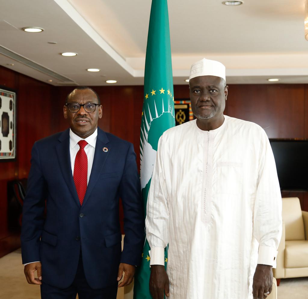 AUC_MoussaFaki's tweet photo. I received H.E @claverGatete, Exec-Secretary of @ECA_OFFICIAL for our first &amp; extremely productive consultations on how to deepen our key strategic partnership towards implementing Agenda2063 as part of our global common agenda to achieve sustainable development for our peoples. https://t.co/MyLg4P2OGo