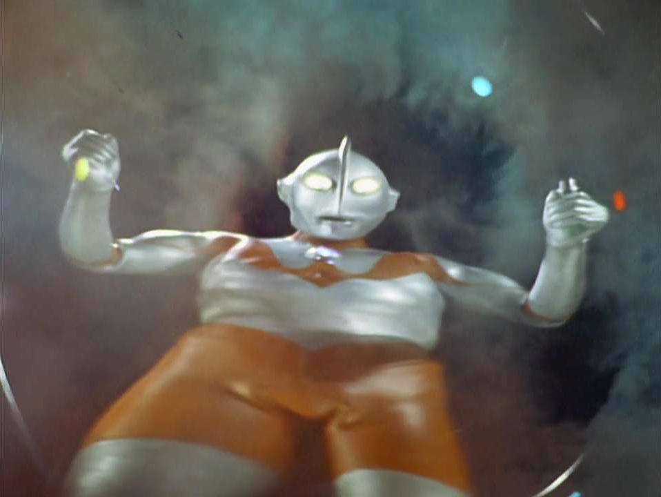 セイレーンがこの時気付いていれば自身の肉を分け与えるなどしてモブ島民を生かし、人魚も殺されることなかったかもと思ったけど、そう考えると誤って死なせてしまった異種族に自らの身体を差し出して再生させているウルトラマン、めっちゃ聖人だな……