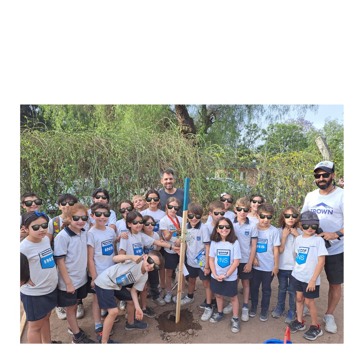 Jornada maravillosa con los pequeños del Instituto Nuestra Señora! 🌿

Plantamos árboles nativos de Córdoba con los estudiantes de 3° grado de las 'Monjas Azules' 🌳

Su compromiso con el medio ambiente y nuestra Casa Común 🌎 es increíble! Gracias por ser parte de este camino 😊