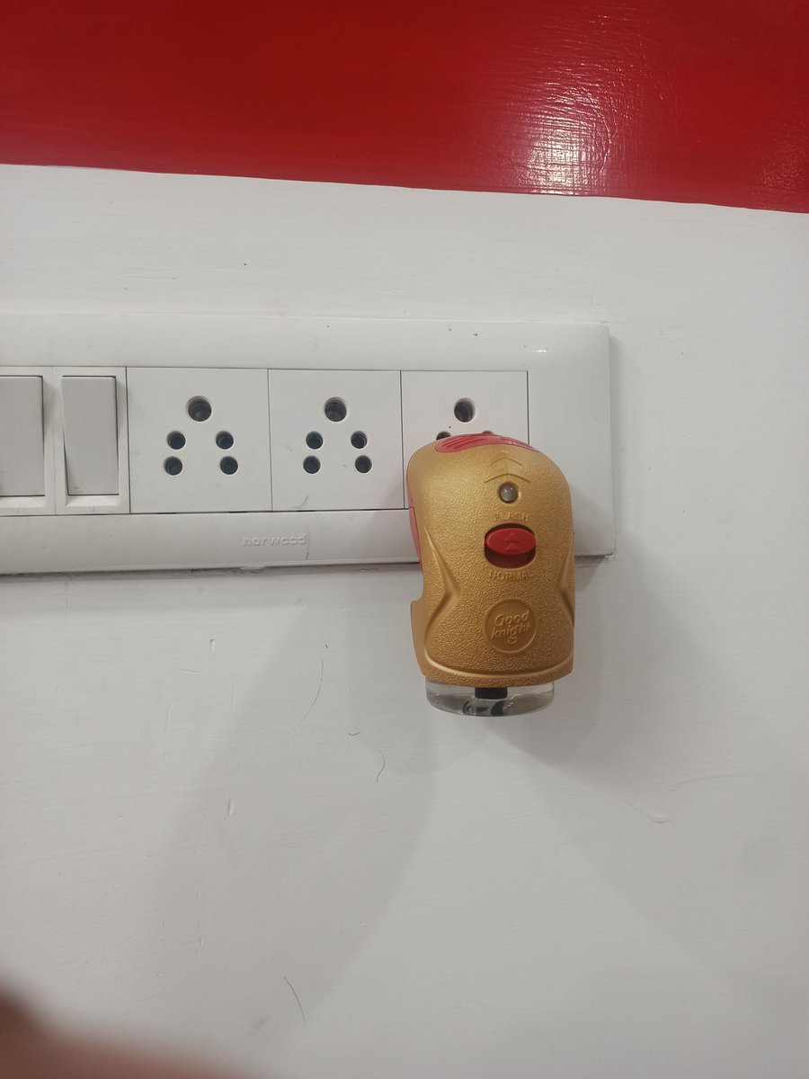 Sahil29029's tweet photo. Its fuse blew within 1 minute of installation, this is the condition of this company.
@GodrejAppliance @goodnight
#goldflash https://t.co/AbsXGluttJ