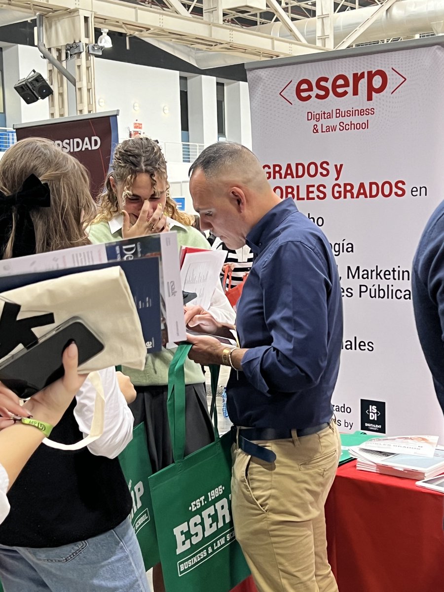 Fapel_Cat's tweet photo. FapelUDay @Universityday 
Anem per Catalunya ajudant famílies i alumnes en la orientació acadèmica! https://t.co/G31bU00QX6