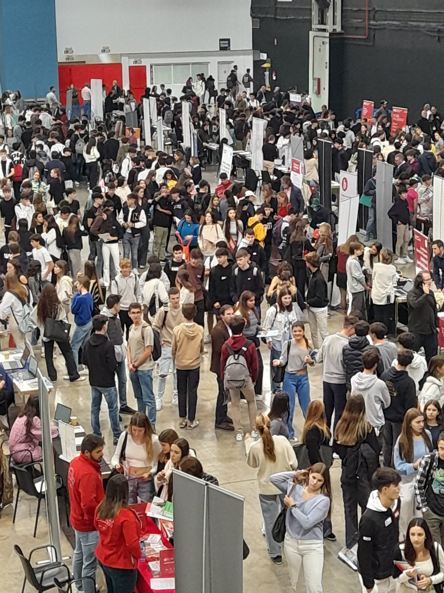 Fantàstica jornada del FapelUDay <a href="/Universityday/">University Day</a> a La Farga de l’Hospitalet!!
Centenars de propostes interessants! Informació i xerrades… La orientació acadèmica i professional, de la ma de famílies, professorat i Universitats i escoles superiors! 
#fapeluday