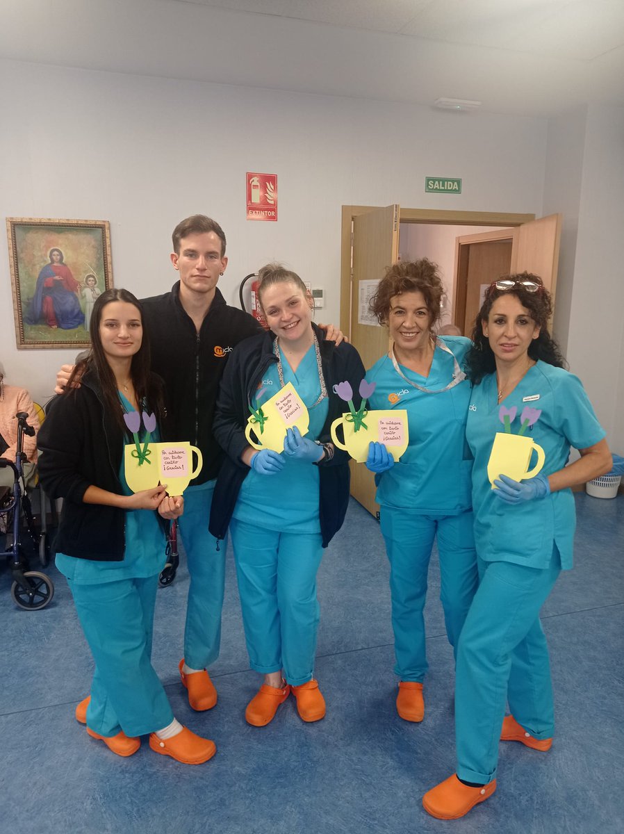 MiclaClaret's tweet photo. 🙌 Por el Día del Cuidador, nuestros mayores de la #ResidenciaClaretGranada quisieron rendir un pequeño homenaje a sus queridos cuidadores.
💙 Gracias por tanto cariño recibido, por vuestros cuidados, paciencia, apoyo y atención. 
👉 Más: https://t.co/KY2ldCxkzo https://t.co/Rv8Zi0jmUE