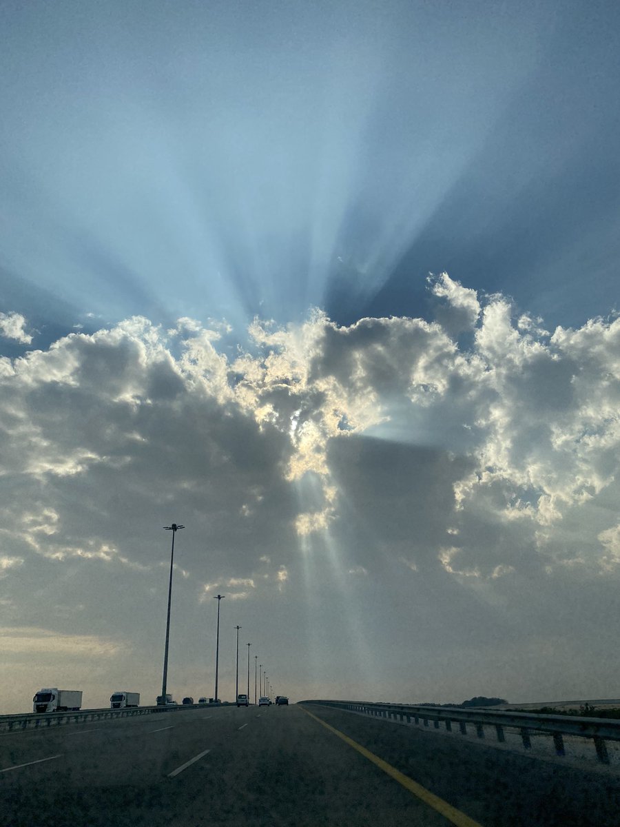 AlmussaSara's tweet photo. طريق الخط و جو حلو مع رفيق الدرب ♥️♥️ https://t.co/YqMBgGpkez