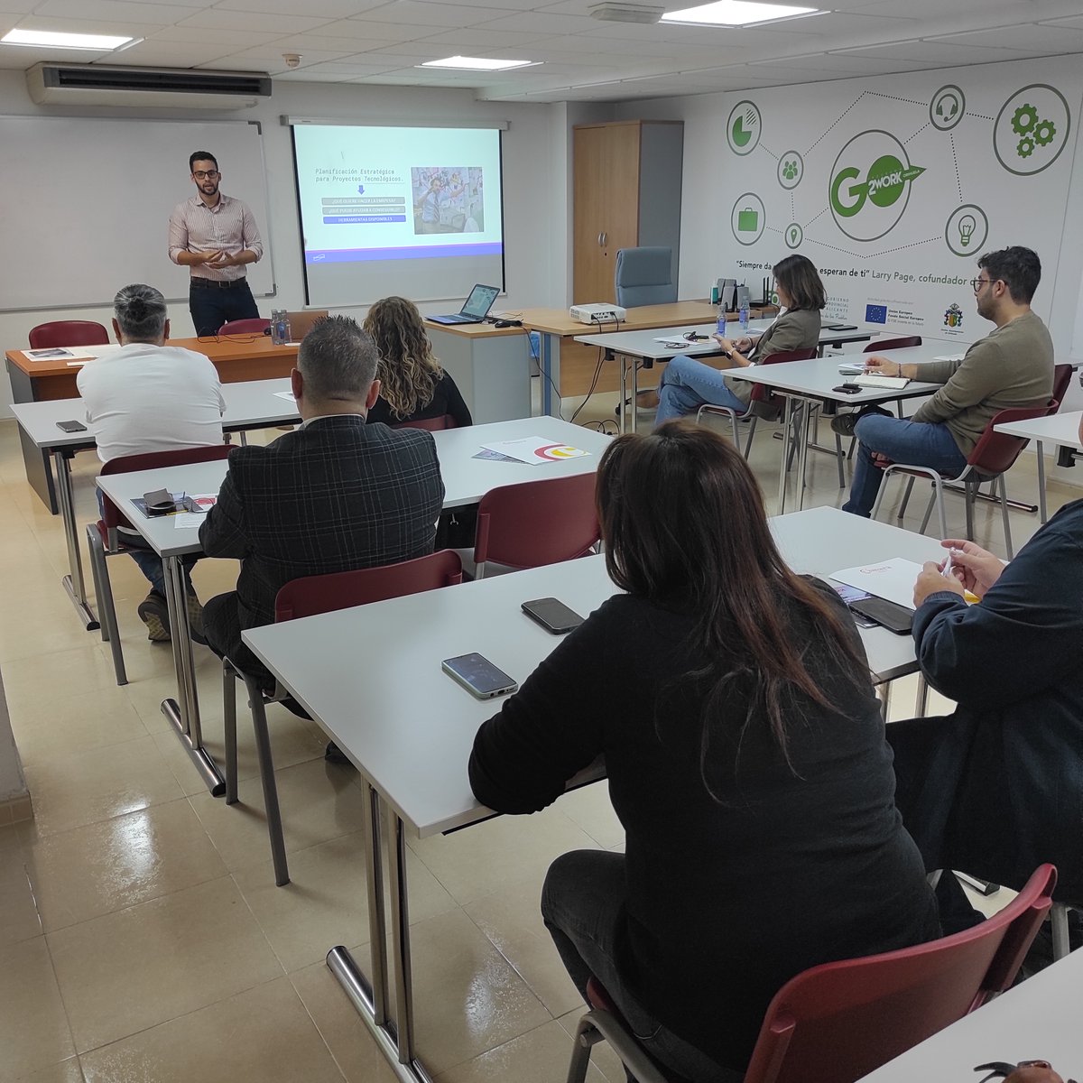 CamaraOrihuela's tweet photo. 🚨 El Vivero de Empresas de #CámaraOrihuela acogió ayer la Tech Session "Cosechando beneficios: aplicaciones de la inteligencia artificial en el sector agroalimentario", que desarrollamos junto a la Agència Valenciana de la Innovació y Inndromeda .

#LasCámarasATuLadoo https://t.co/FiQQoYaNSY