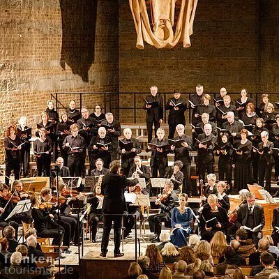 VisitFranconia's tweet photo. Vom 23.11. bis zum 3.12.2023 dreht sich in #Würzburg alles um einen besonderen #Meister des #Barocks. Mit zehn #Konzerten würdigen die Würzburger #Bachtage das Leben und Schaffen von #JohannSebastianBach.
#VisitFranconia #15Cities #Kunst #Kultur 
https://t.co/2A3bXW6SJB https://t.co/gY8L061F68
