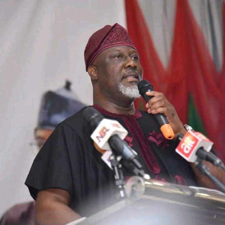 Vote Buying: BREAKING: Kogi State PDP Governorship Candidate, Dino Melaye angrily seeks refund of over N105m from PDP chieftains after sharing out N250,000 per polling unit for vote-buying. - Sahara Reporters. - Journalist KC