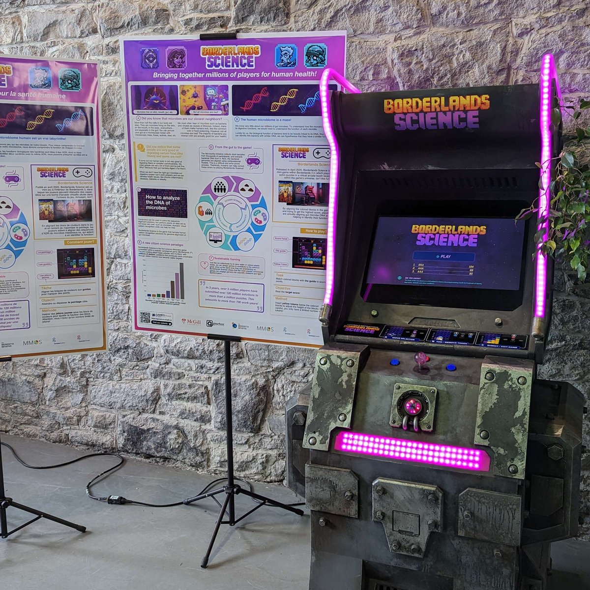 Borderlands Science sera au salon du livre de Montréal (salondulivredemontreal.com) du 22 au 26 Novembre 2023!
Venez jouer une partie sur notre borne d'arcade au kiosque <a href="/iciradiocanada/">Radio-Canada</a>  (kiosque 614) et contribuer à la recherche en #genomique !