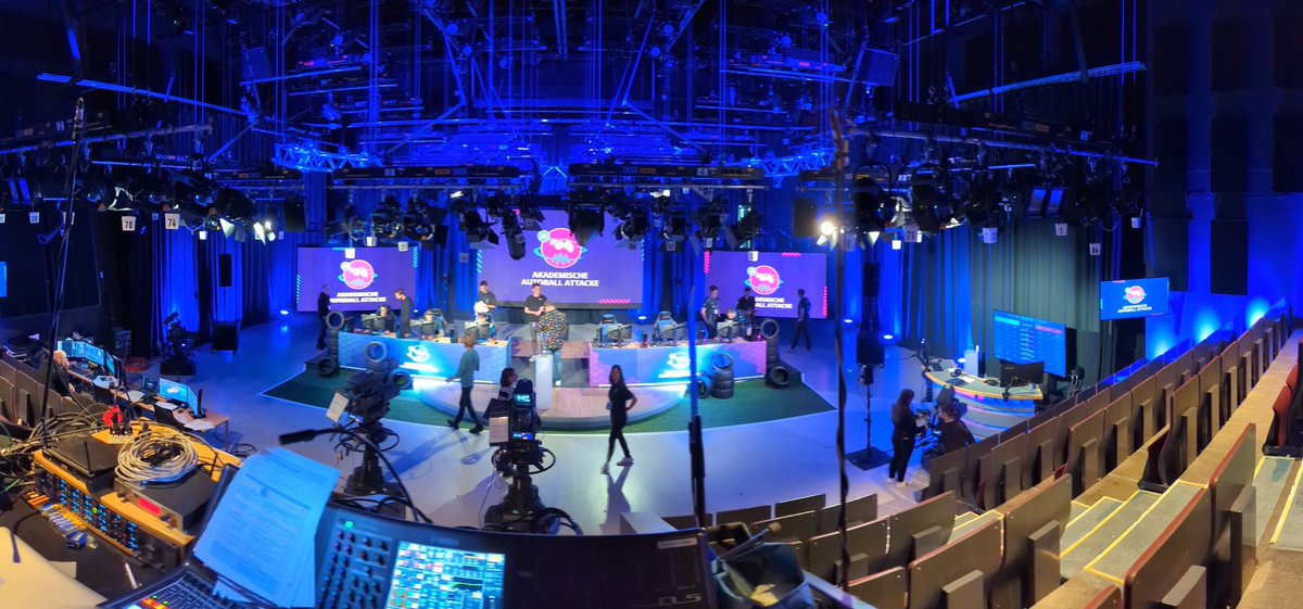 My office for today. Great Studio, gonna be a great event @hsmw <a href="/HSMWesports/">HSMW Esports</a> 

Catch us from 16:00 CET
ttv/hochschule_mittweida
