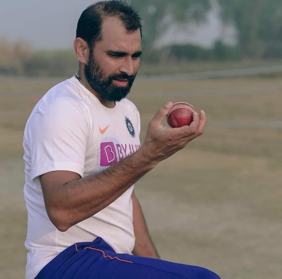 gottwala's tweet photo. बीबी छोड़ने के बाद आदमी तेज फेंकने लगता है।अब @MdShami11 को ही देख लीजिए 🤔🤔
नोट:- इस पोस्ट से उनका कोई लेना देना नहीं है 😂
#विकेट_जिहाद 
@KumaarSaagar 
@sudhirchaudhary 
@SureshChavhanke https://t.co/Cek9DLI3ji
