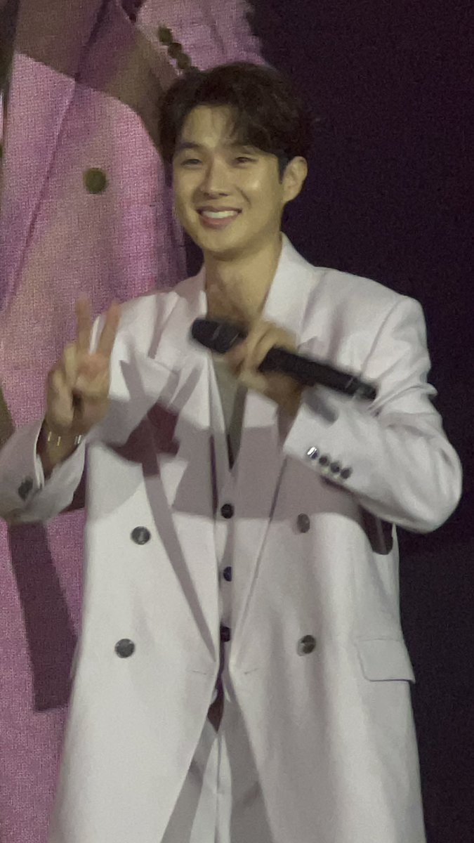 philconcerts's tweet photo. “Kamusta kayo? Ako si Woo Shik! I longed for this to happen.” 

Welcome to the Philippine concert stage, Choi Woo Shik 🇵🇭 #ChoiWooShikInManila

By Grand Larain Productions https://t.co/ajgnPoTUKm