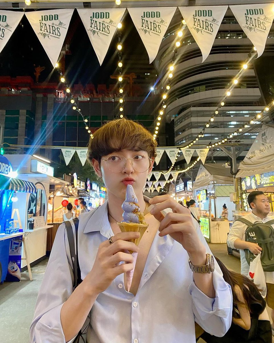 KAD8LAND's tweet photo. Update IG : @kadploysupa 

⛓️ https://t.co/TkrEatrfS7

#กาดไม่ใช่การ์ด 🍀 
#KADLAND 
#KadploysupaIGUpdate https://t.co/qZFE4TlYl0
