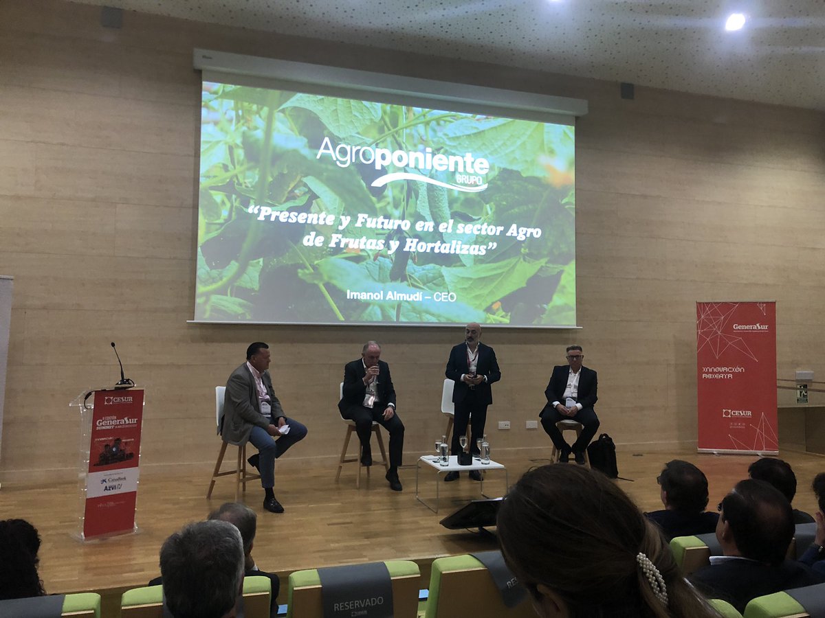 fruittoday's tweet photo. @aytoalm @CesurEdelSur @pitalmeria @caixabank @fundaciongazvi @KimitecGroup @BayerEspana @Bayer4CropsES @beyond_seeds @coxabengoa @unicagroup @La_COAG @fTROPS @Agroponiente @AgriculturAnd @ASAJAAlmeria @UPAAlmeria @AFTropicales @EnriqueColilles @Agrocolor @edelosriospo @FAECAGRANADA @Coexphal @Cajamar @CoopsAgroAND Imanol Almudí @Agroponiente apela a ‘colaborar y unirnos. La competencia no son otras empresas de Almería, sino las de fuera. Nos falta vendernos mejor’.
‘En @Agroponiente queremos ser los holandeses de Almería, tenemos enfoque global’
#GeneraSur https://t.co/d7RE5ERwTV