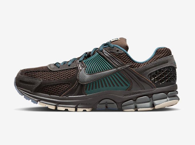 SOLELINKS's tweet photo. Ad: Nike Air Zoom Vomero 5 PRM 'Velvet Brown/Medium Ash'

SNS:https://t.co/SAXLJC4gpe (code sneakers)
Slam Jam:https://t.co/8Z0LL00e9D
End:https://t.co/lQMJnmxbDb https://t.co/nLYTdMJIHu