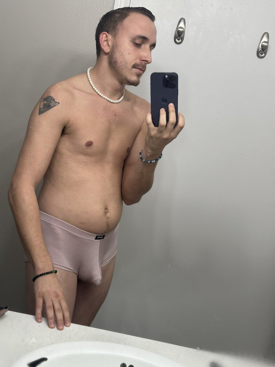 CodyPhisher's tweet photo. Who also getting ready for work? 😌 
#Earlybird #Gay #Twink #onlyfansfree #freetrial #allincluded #aftershowerpic https://t.co/ESRfFvJw6M