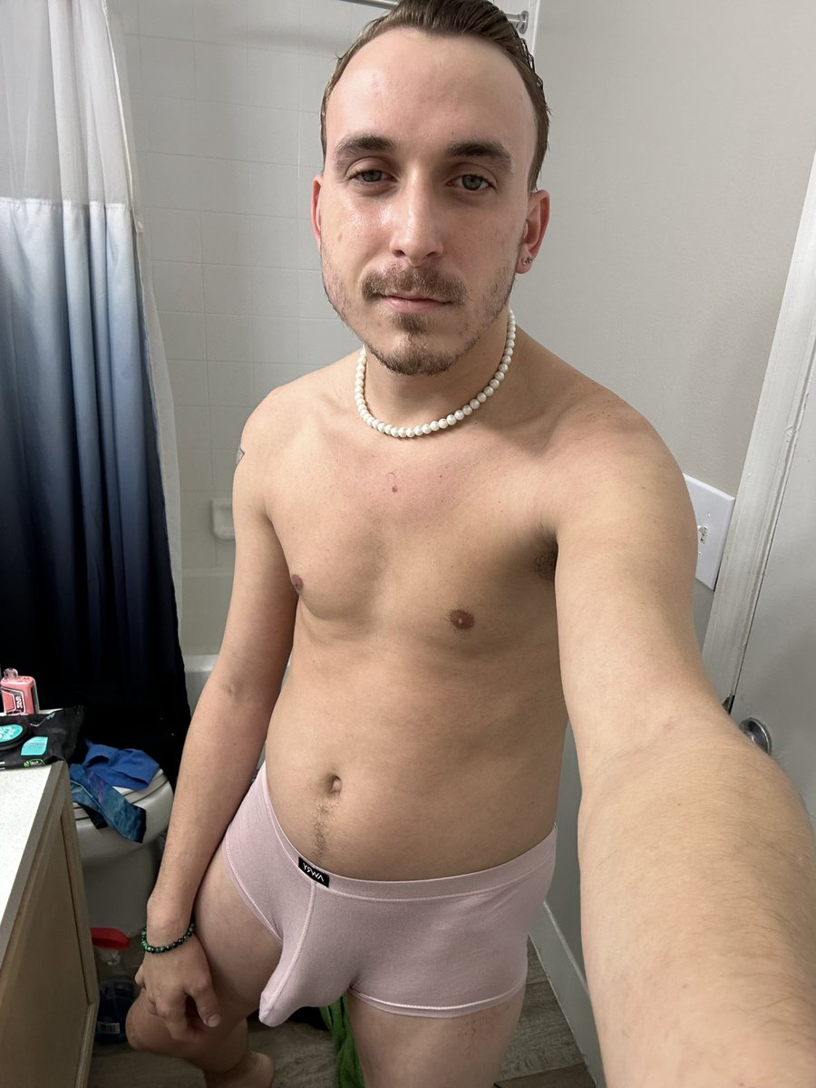 CodyPhisher's tweet photo. Who also getting ready for work? 😌 
#Earlybird #Gay #Twink #onlyfansfree #freetrial #allincluded #aftershowerpic https://t.co/ESRfFvJw6M