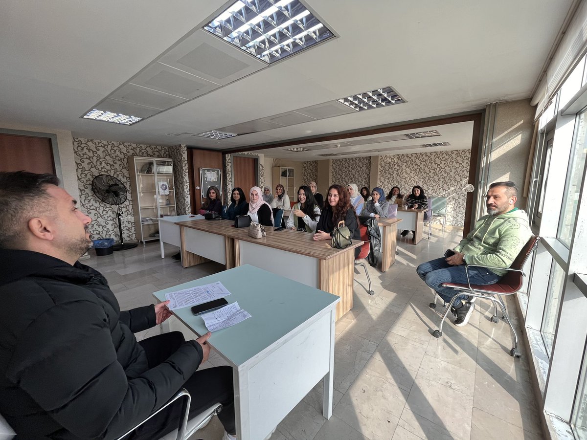 IgdirGM's tweet photo. Gençlik Merkezi  Müdürü Ahmet  KARACA, Eğitim Yönetim Sistemi (EYS) eğitmenleriyle değerlendirme toplantısı gerçekleştirdi.✍️📝🖋️👩‍🏫🧑‍🏫🖊️ https://t.co/XWPleB1vat